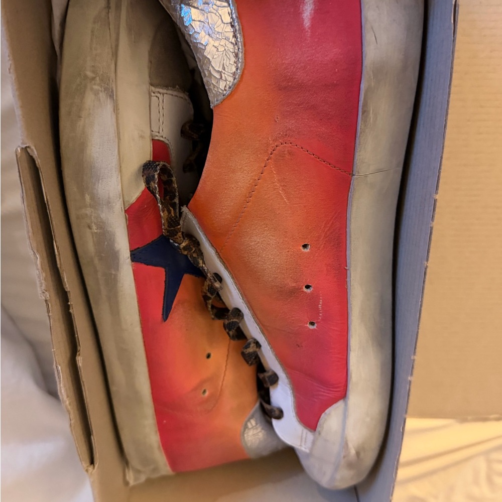 GOLDEN GOOSE